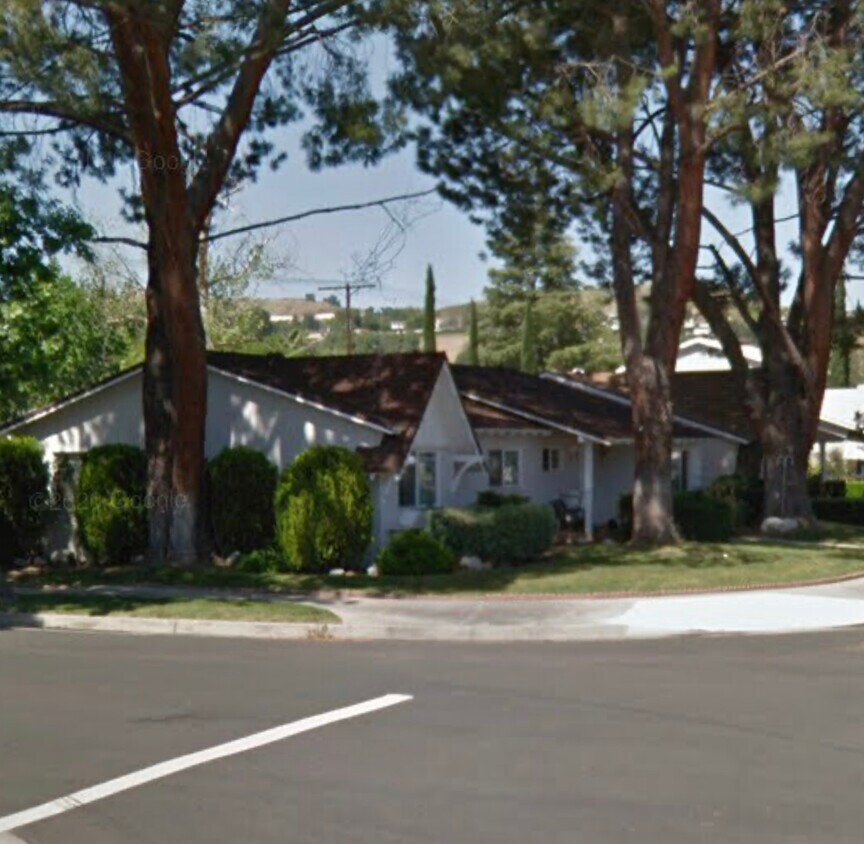 Primary Photo - 24100 Vanowen St
