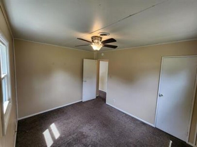 Foto del edificio - 1088 Eastview Dr