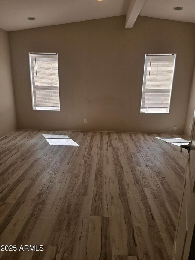 Foto del edificio - 337 W Oak St