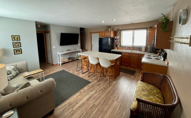 Building Photo - 411 W Quartz St