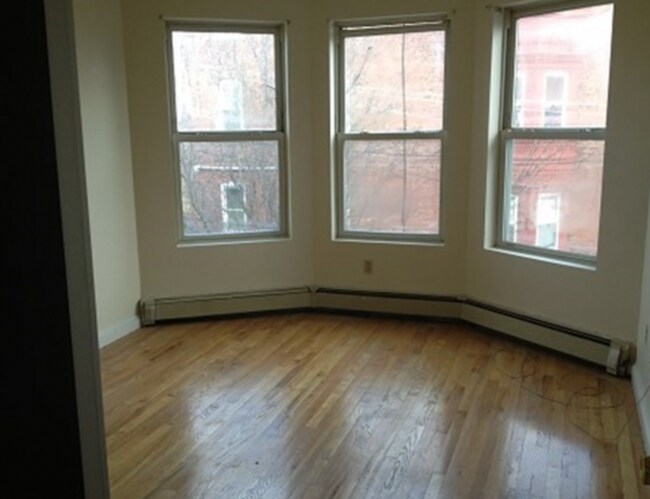 Building Photo - 122 Berkshire St