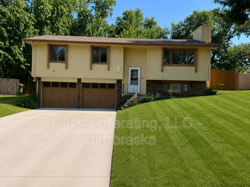 Photo - 15229 Y St