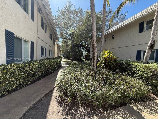 Foto del edificio - 8607 SW 68th Ct