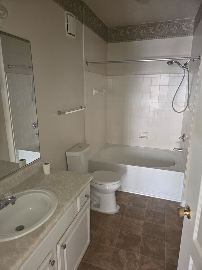 Foto del edificio - 2 Bedroom 2 bathroom unit available now!