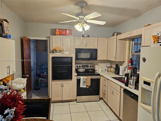 Foto del edificio - 7731 Indigo St