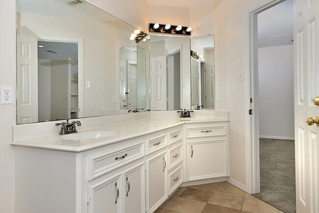 Building Photo - 70 N Skyflower Ct