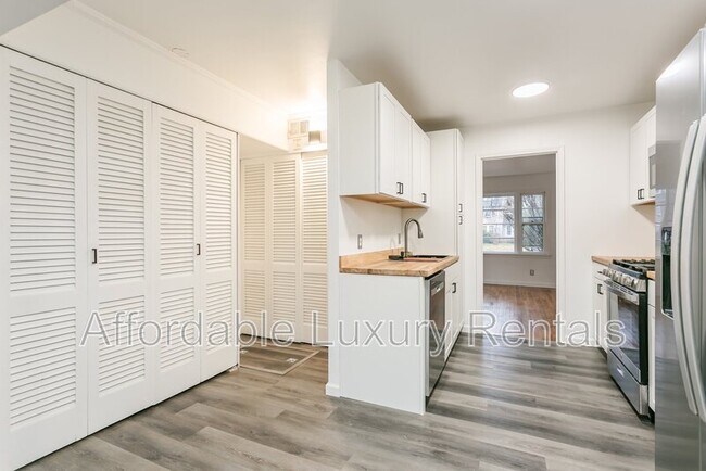 Foto del edificio - 805 N Landing Rd