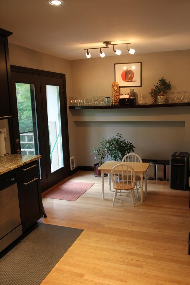 Building Photo - 1640 Quincent St