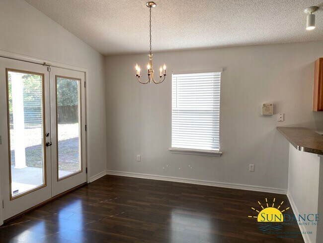 Foto del edificio - Beautiful 3 Bedroom Home in Navarre