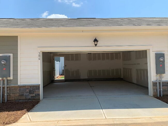 Building Photo - 322 Sagecroft Ln