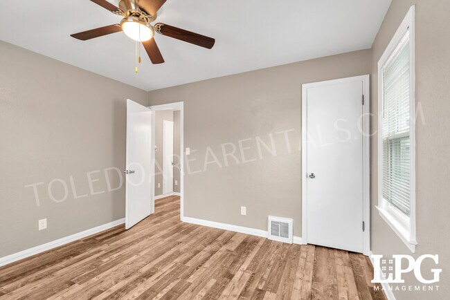 Building Photo - 3952 Garrison Rd