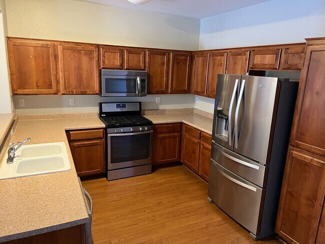 Building Photo - WONDERFUL 2 BEDROOM HOME! COMMUNITY POOL &...