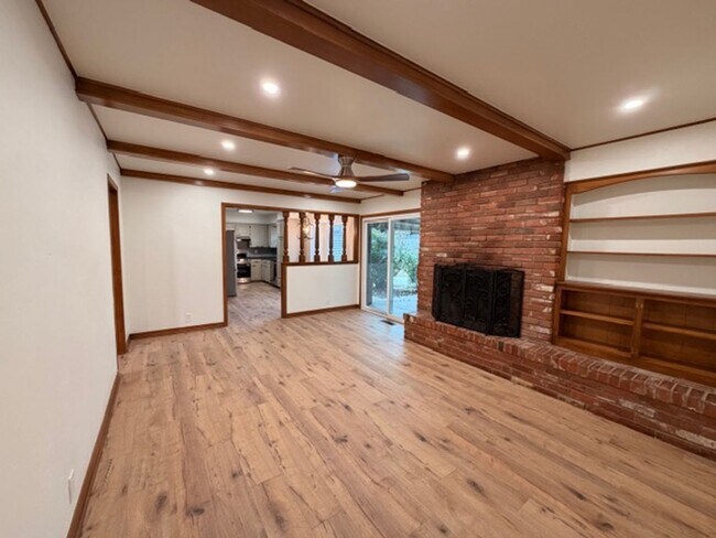 Foto del edificio - Rollingwood Neighborhood