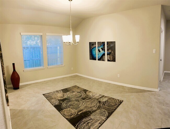 Foto del edificio - 1402 Central Heights Dr