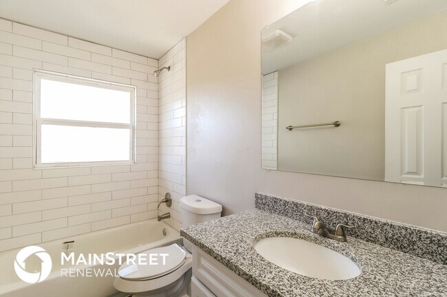 Foto del edificio - 5701 N Warren Ave