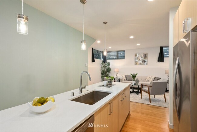 Building Photo - 1528 21st Ave S