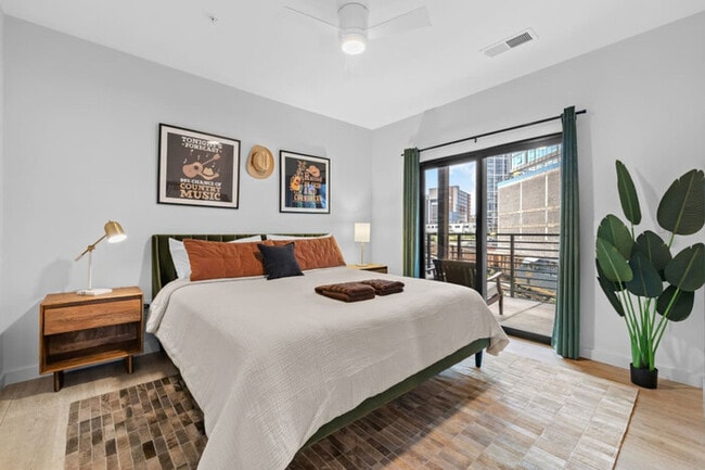 Building Photo - Skyline Views|Pool|Gym|2 Balconies|Walk 2 ...