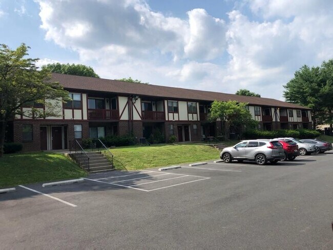 Foto del edificio - 1019-1049 Westbury Cir
