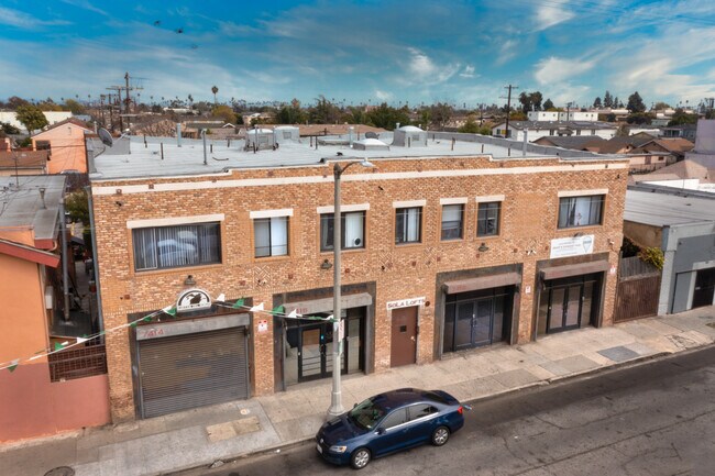 Building Photo - 7416 S Vermont Ave