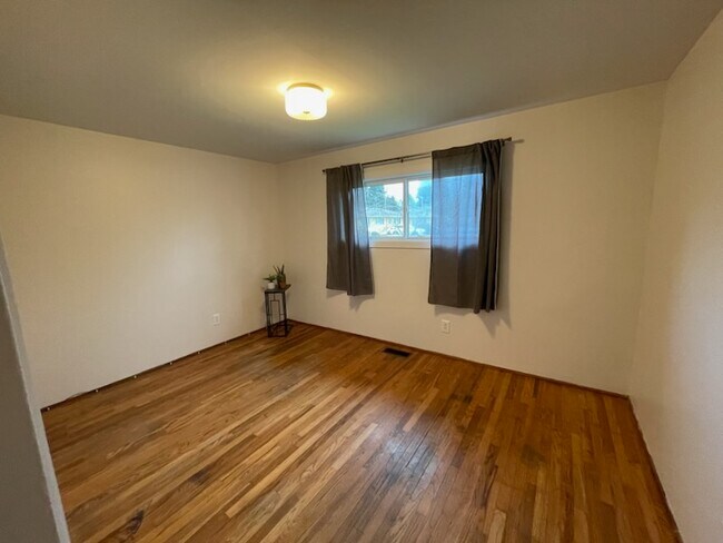 Foto del edificio - 3200 E 29th St