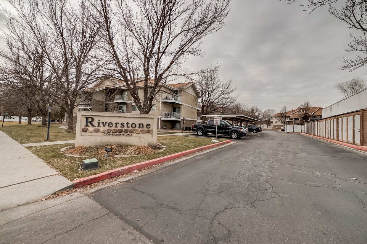 Primary Photo - 1273 Riverside Ave