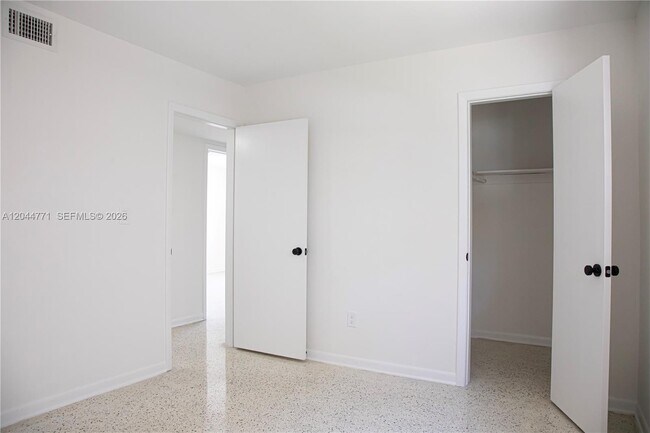 Foto del edificio - 1226 SW 30th Ave