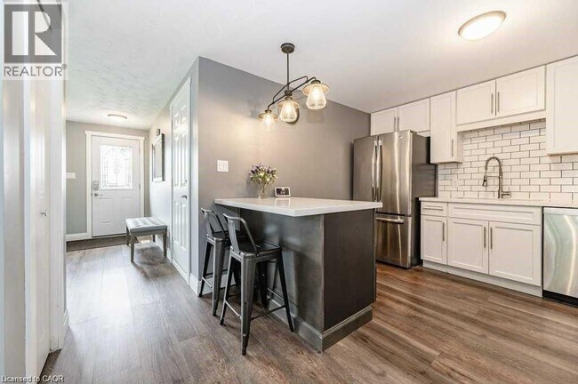 Building Photo - 41 Ridgeway Crescent