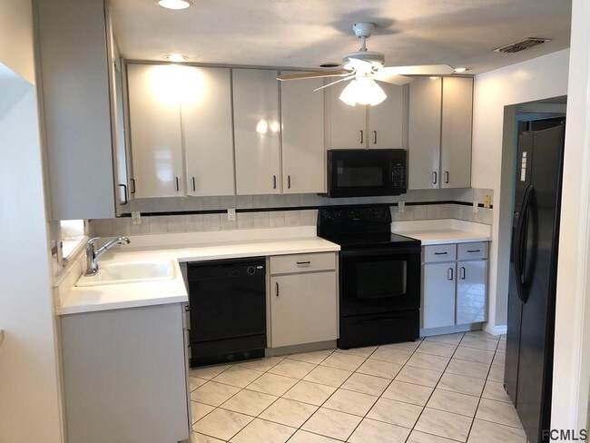 Foto del edificio - 92 Fort Caroline Ln