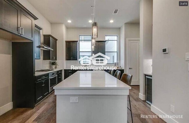 Building Photo - Gorgeous 3 story luxury freestanding townh...