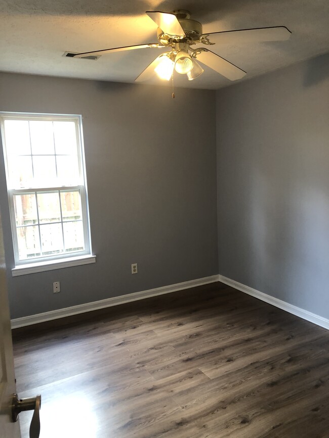 Building Photo - 730 Andra Dr