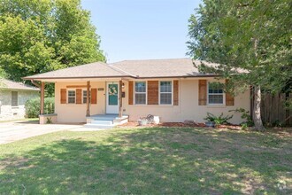 Building Photo - 2113 Churchill Pl