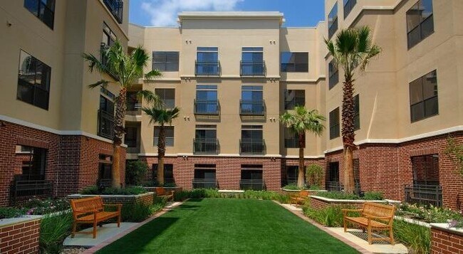 Foto del edificio - 2300 Richmond Ave.