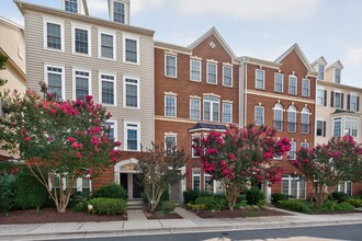 Building Photo - 630 Pelican Ave