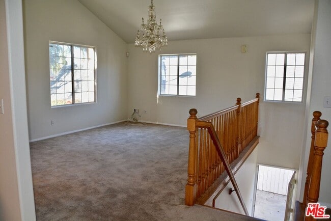 Foto del edificio - 548 N Windsor Blvd