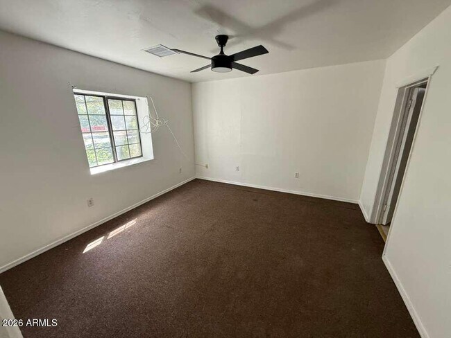 Foto del edificio - 942 E 8th St