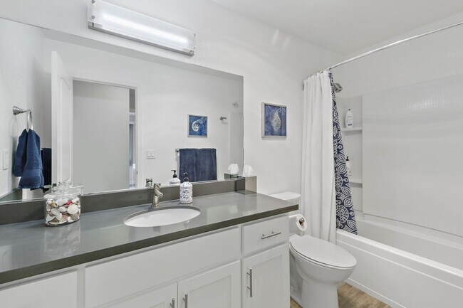 Foto del edificio - 2Bd/1Ba Clean Condo near Sunny Cove! ( Co-signors now accepted!)