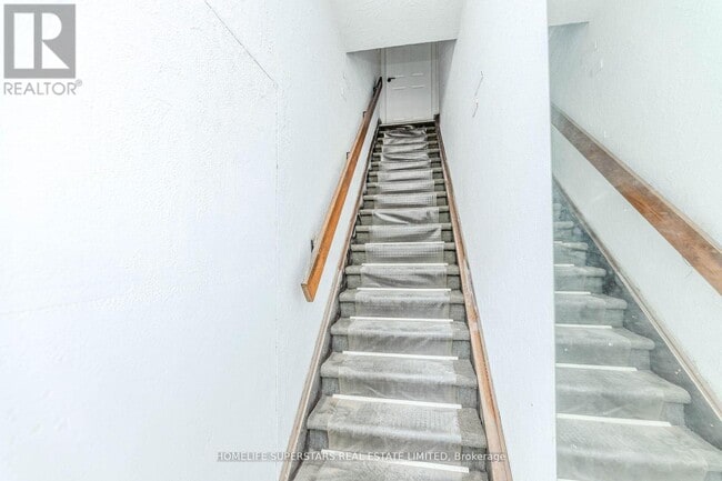 Building Photo - 1164 The Queensway