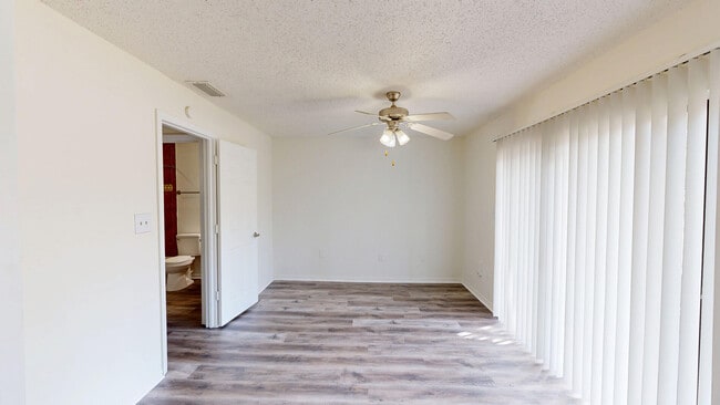 Interior Photo - Cambridge Woods