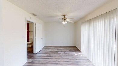 Interior Photo - Cambridge Woods