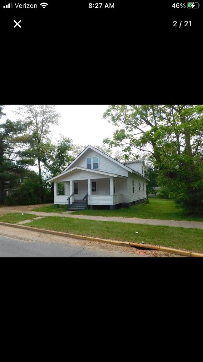Building Photo - 1315 9th St E
