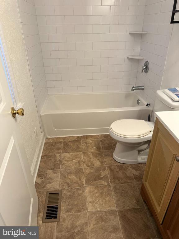 Building Photo - 415 Stanford Ct