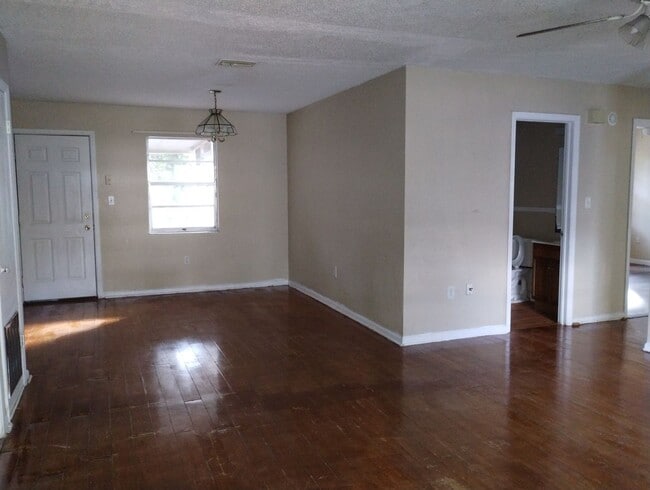 Building Photo - 20056 Suncrest Dr
