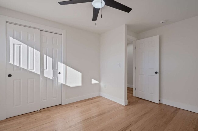 Building Photo - Main Level Three Bedroom Now Ready