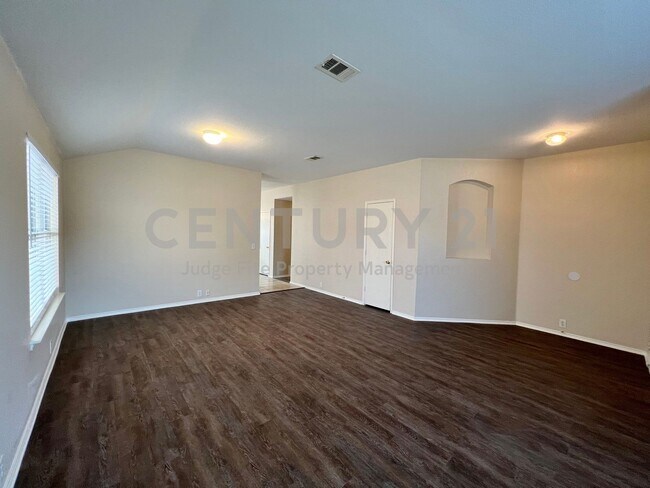 Building Photo - Beautiful 3/2/2 in Eagle Mountain / Sagina...