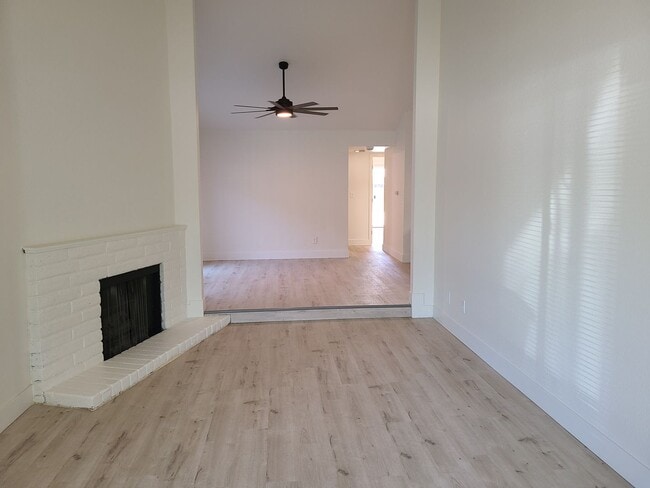 Building Photo - 7945-7947 Tangors Way
