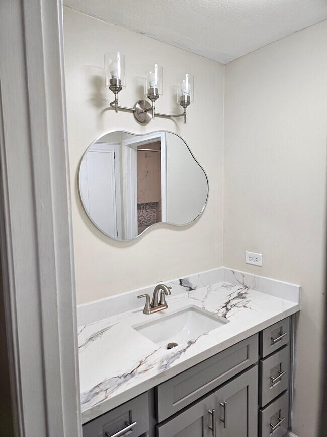 Building Photo - 25503 Foxbriar Ln