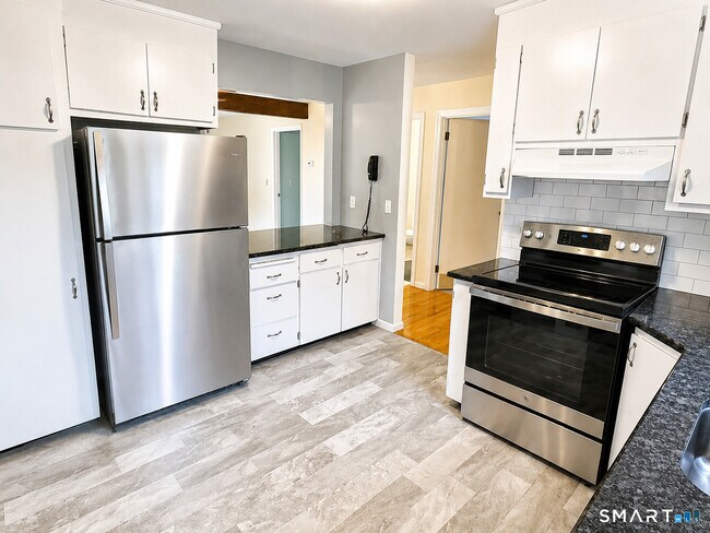 Building Photo - 501 Summer Hill Dr