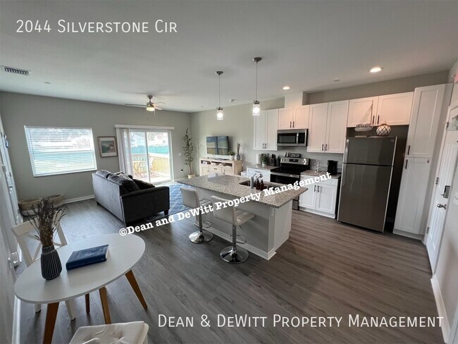 Foto del edificio - New Construction Townhome - Clearwater 2/2...