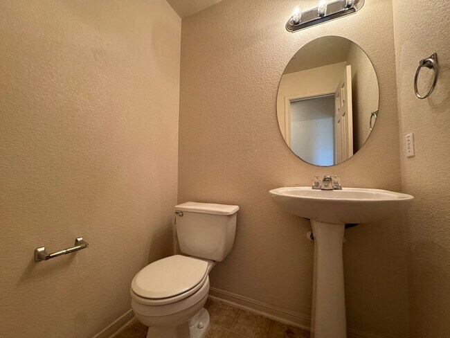 Building Photo - Flash Rental Reduction!