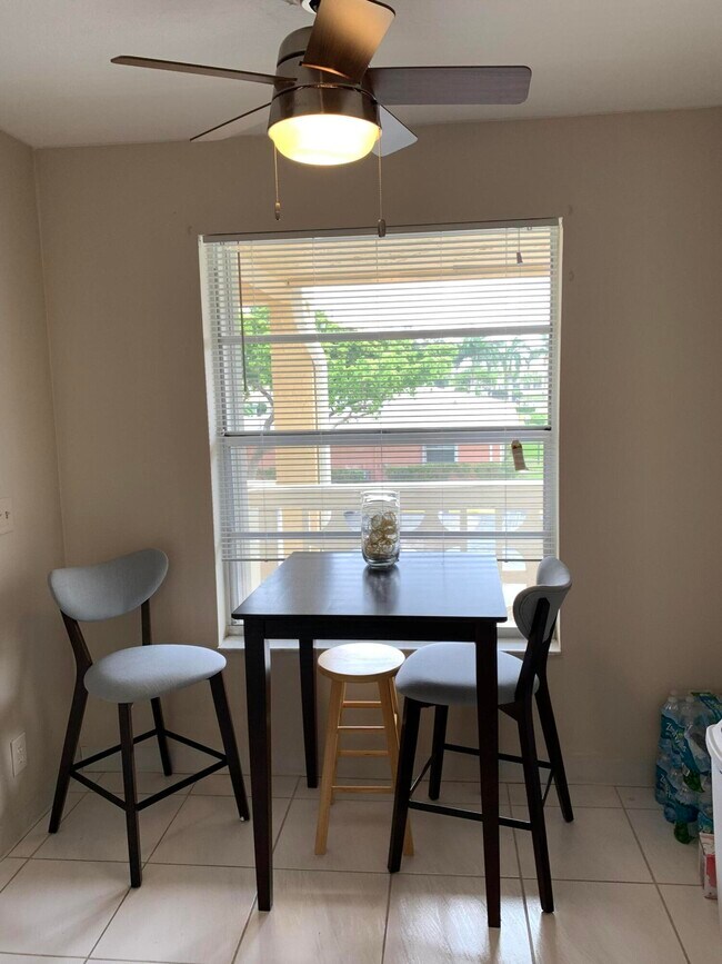 Foto del edificio - 1450 NW 18th Ave